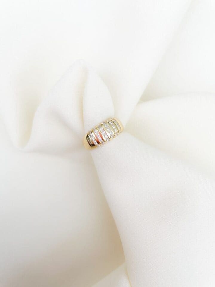 Anillo Amelia Ajustable en Plata con Baño en Oro 18K y Circones