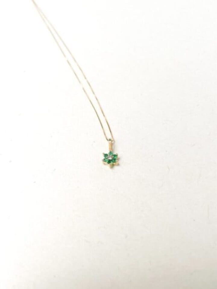 Cadena Alida con Dije Esmeralda y diamante central en Oro de 18K