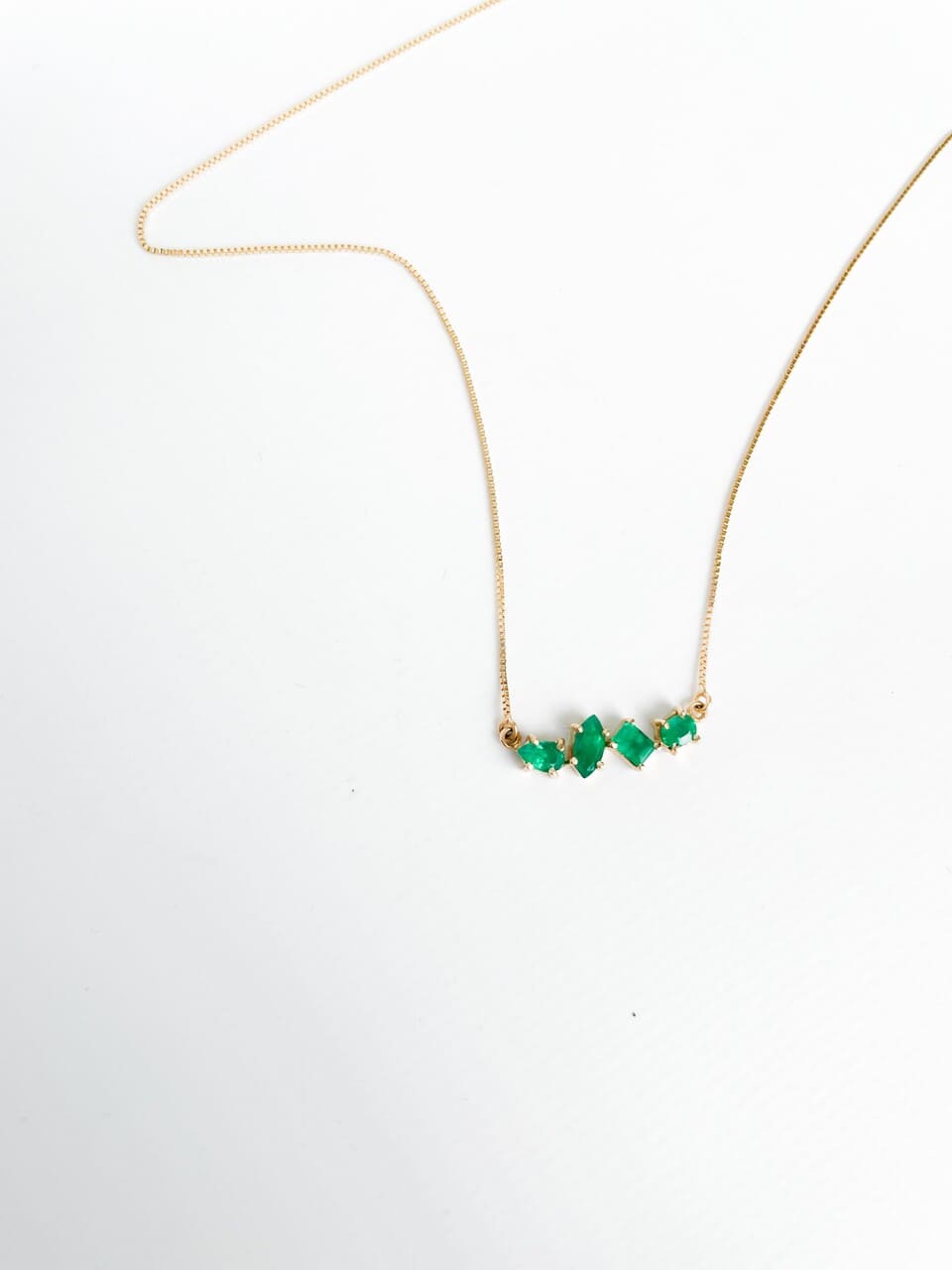 cadena en oro 18k con esmeraldas